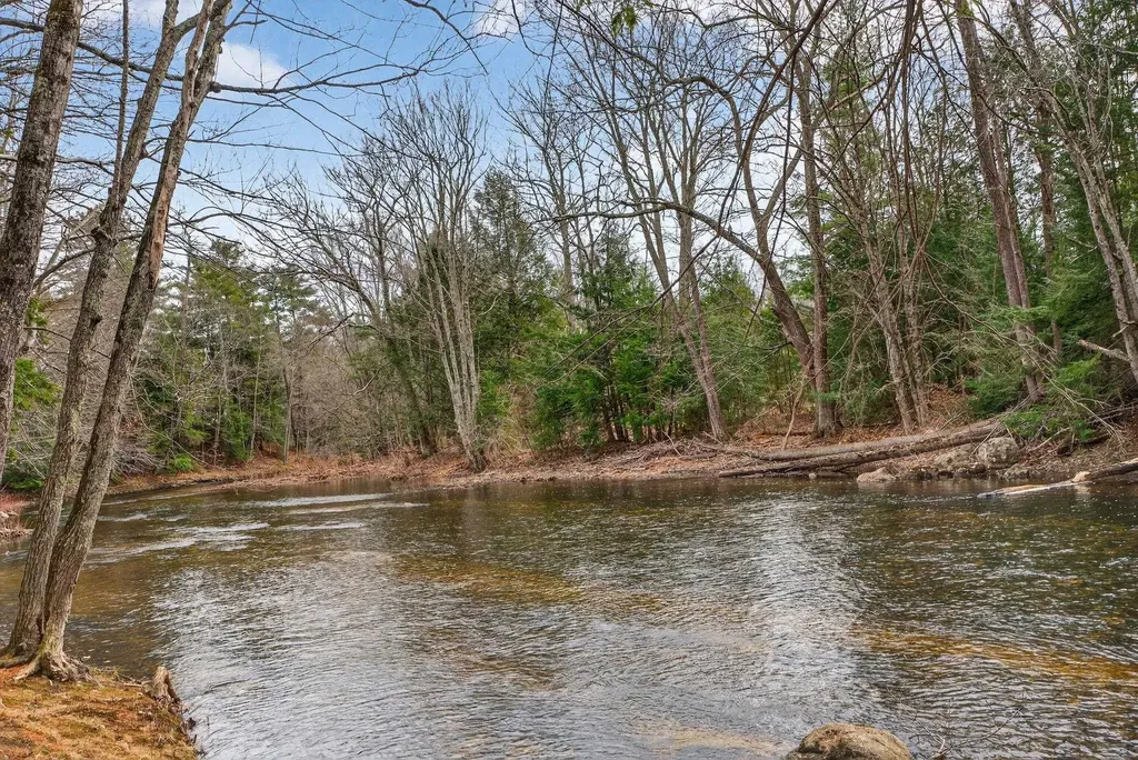 202 Route 27 Raymond NH 03077