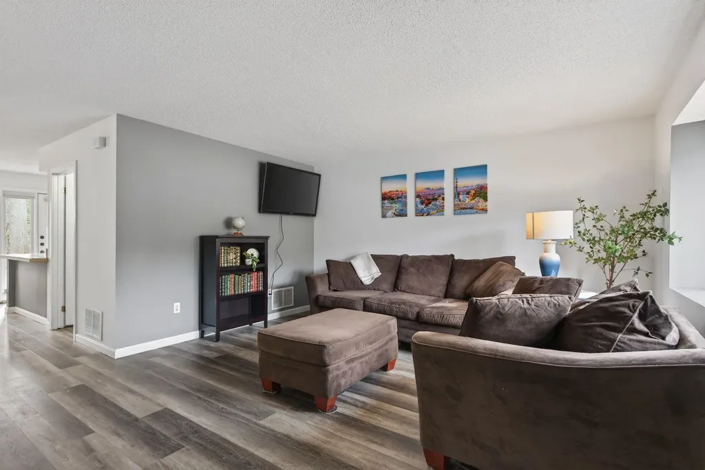 202 Route 27 Raymond NH 03077