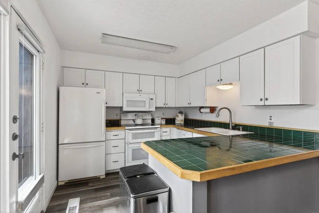 202 Route 27 Raymond NH 03077