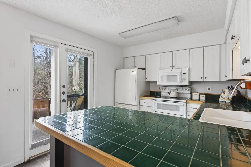 202 Route 27 Raymond NH 03077