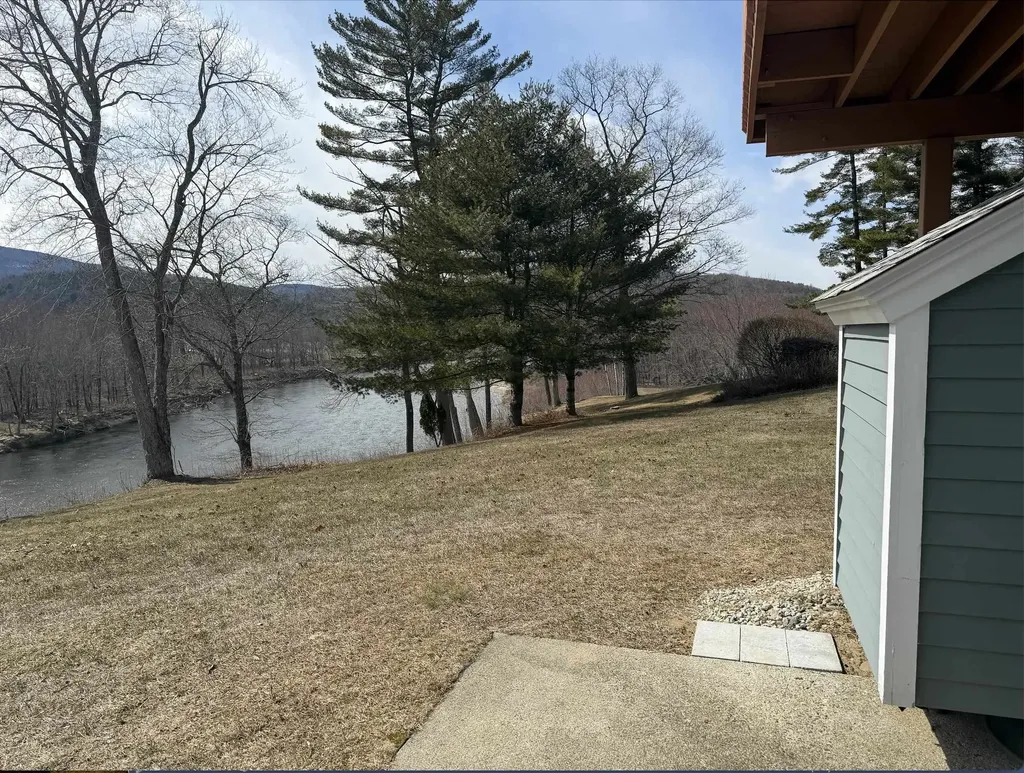 22 Circle Drive Ashland NH 03217