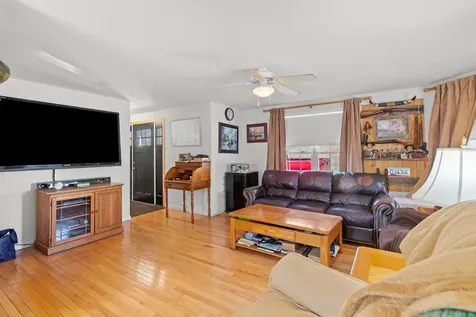 49 Chester Road Derry NH 03038