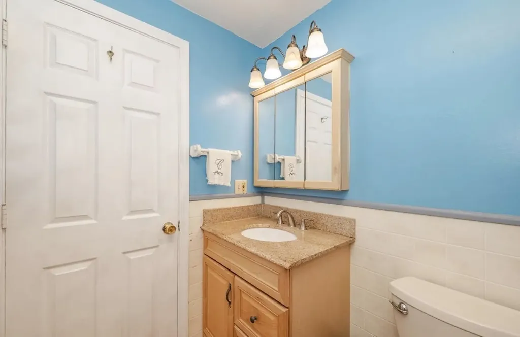 392 Whittier Drive Fremont NH 03044