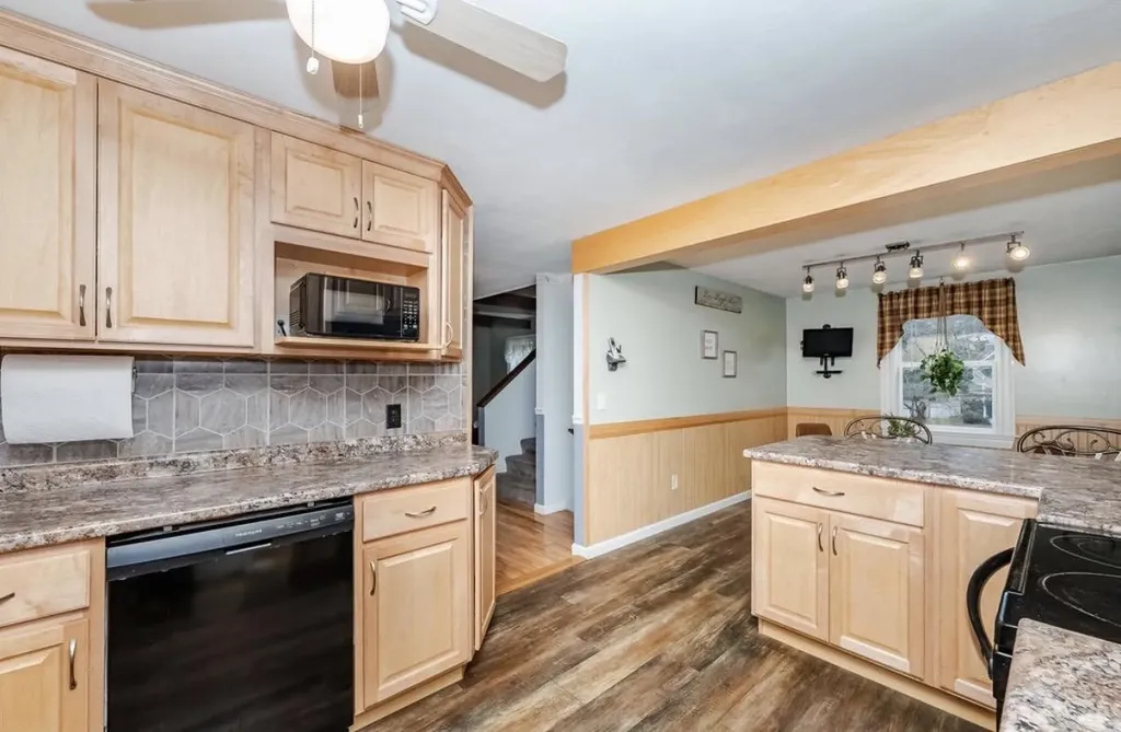 392 Whittier Drive Fremont NH 03044