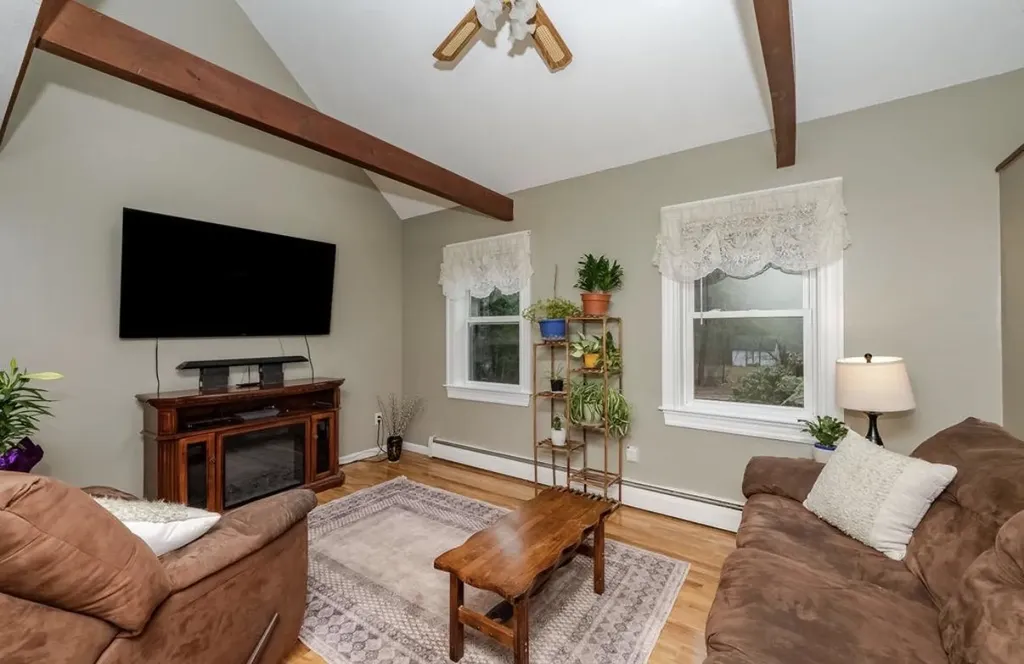 392 Whittier Drive Fremont NH 03044