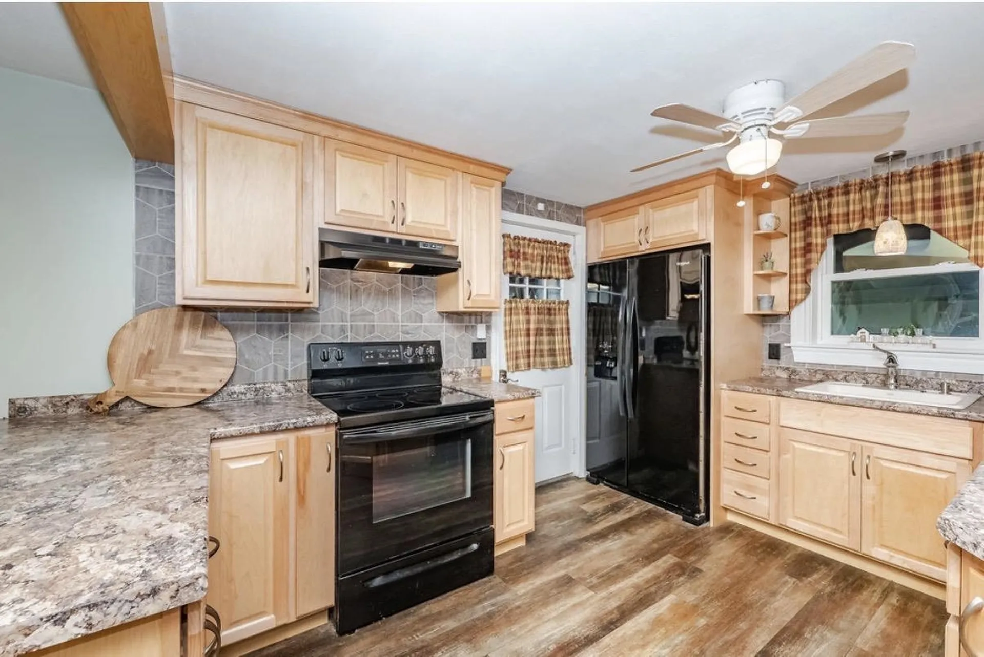 392 Whittier Drive Fremont NH 03044