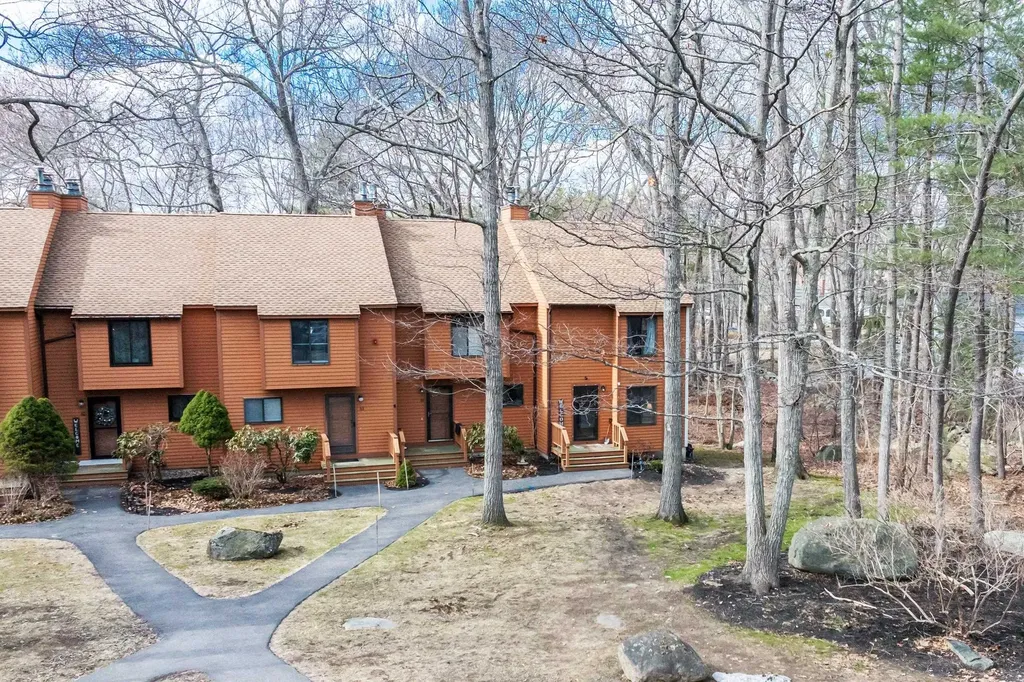 65 Dunvegan Woods Drive Hampton NH 03842