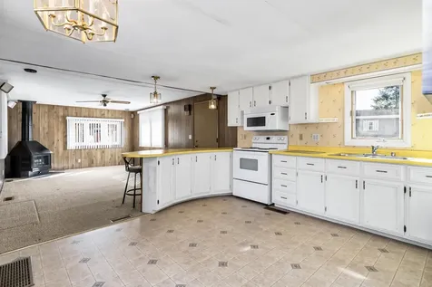 47 Scott Avenue Seabrook NH 03874