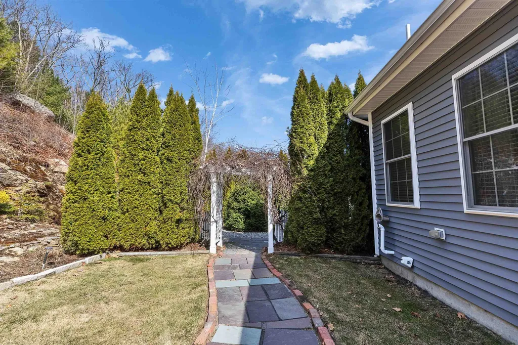 280 Sylvan Lane Manchester NH 03102