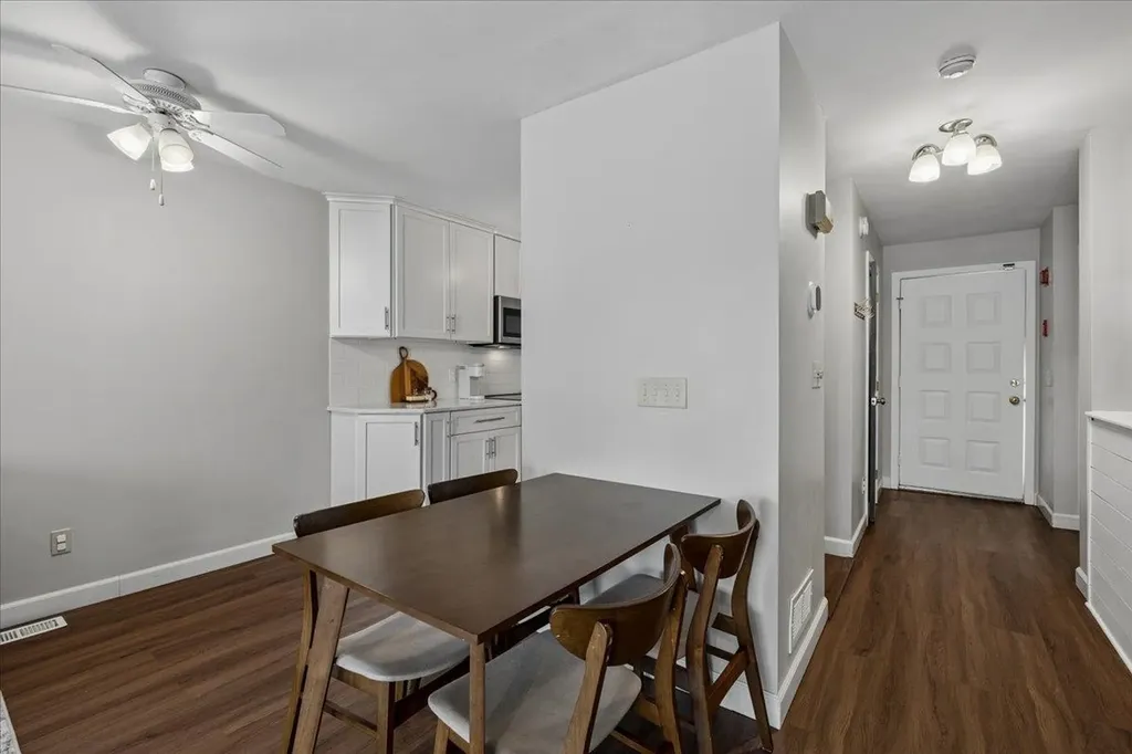 28 Dunvegan Woods Drive Hampton NH 03842