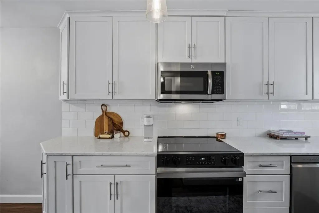 28 Dunvegan Woods Drive Hampton NH 03842