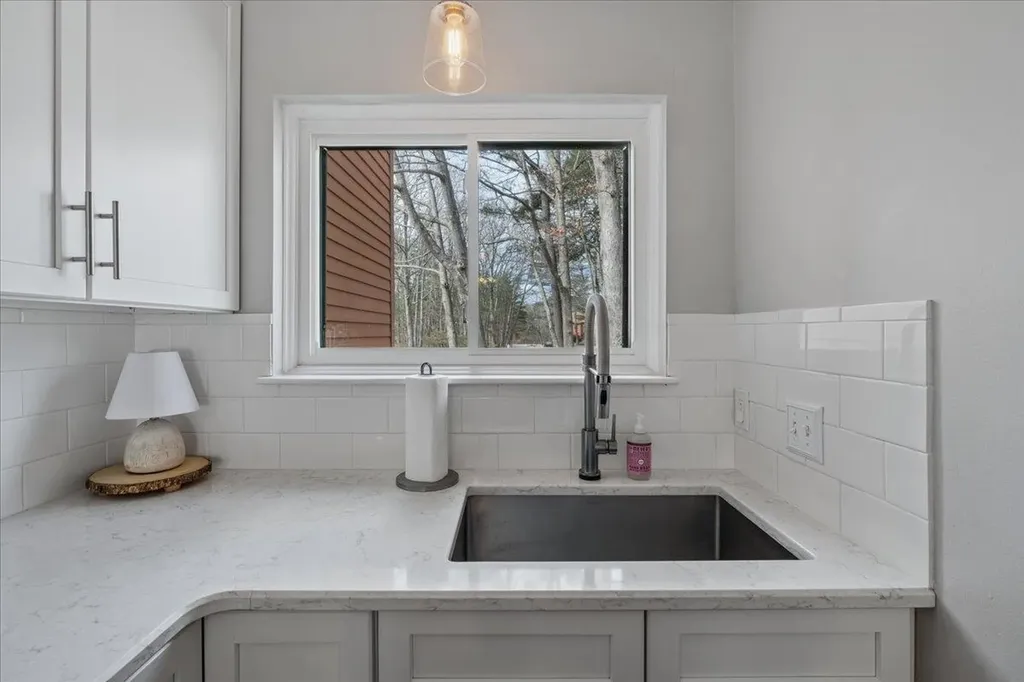28 Dunvegan Woods Drive Hampton NH 03842