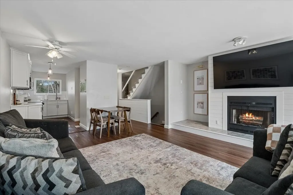 28 Dunvegan Woods Drive Hampton NH 03842