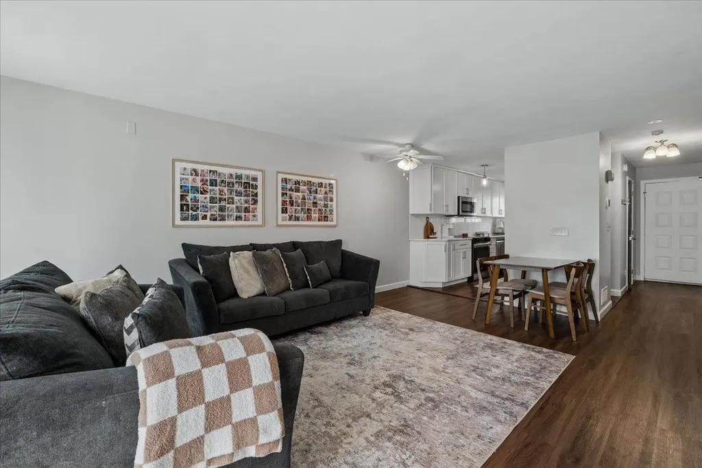 28 Dunvegan Woods Drive Hampton NH 03842