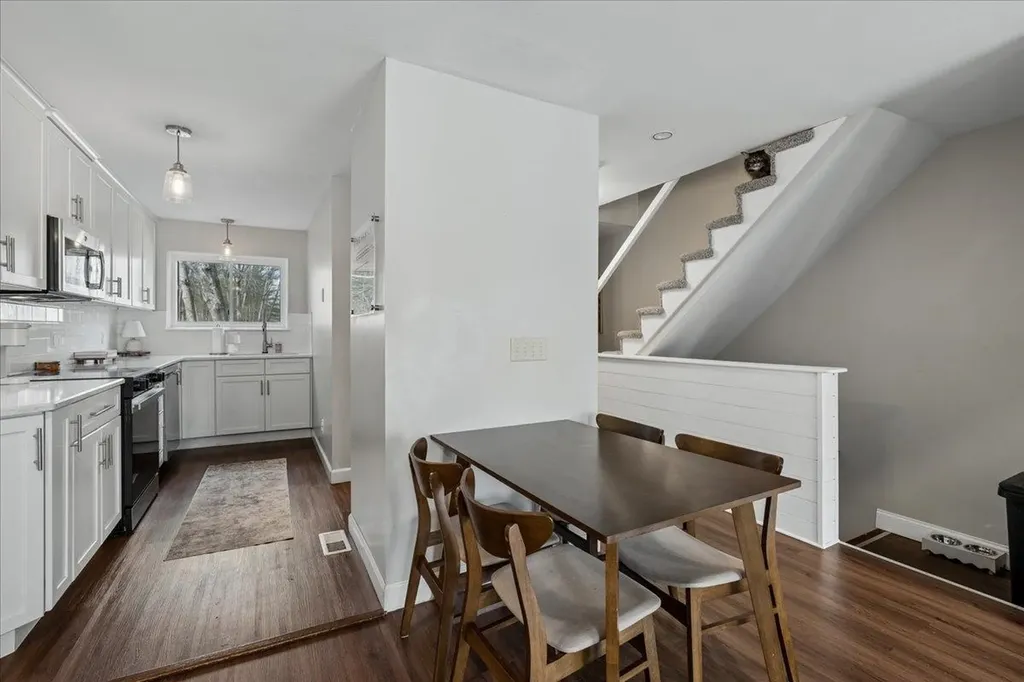 28 Dunvegan Woods Drive Hampton NH 03842