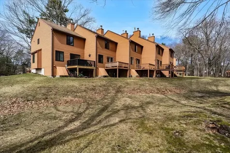 28 Dunvegan Woods Drive Hampton NH 03842