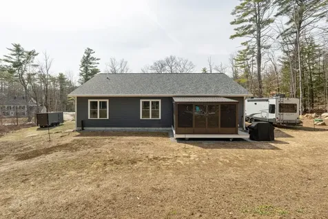 17 Fairgrounds Road Bradford NH 03221