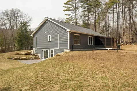 17 Fairgrounds Road Bradford NH 03221