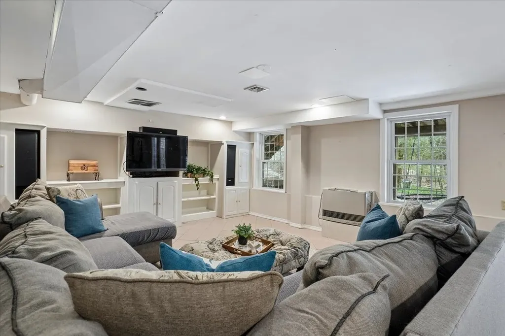 50 Hearthside Circle Bedford NH 03110