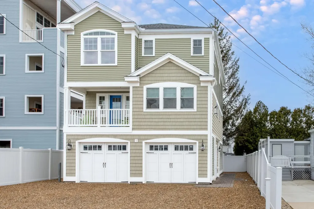5 Fellows Avenue Hampton NH 03842