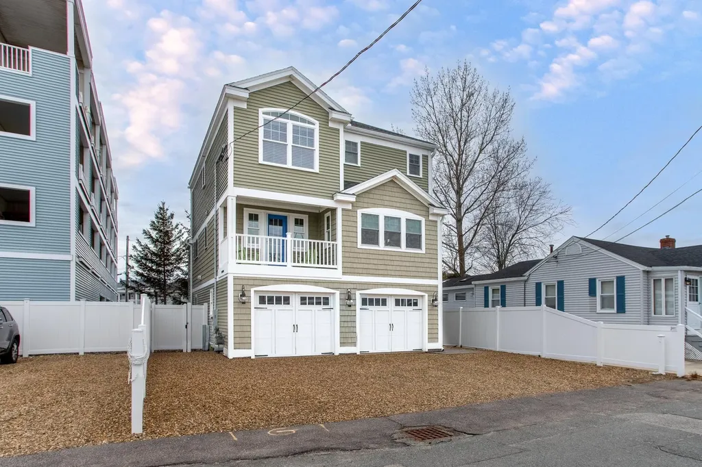 5 Fellows Avenue Hampton NH 03842