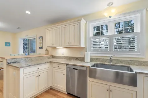 5 Fellows Avenue Hampton NH 03842