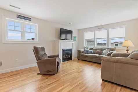 5 Fellows Avenue Hampton NH 03842