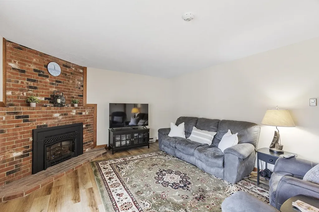 60 Weirs Road Gilford NH 03249