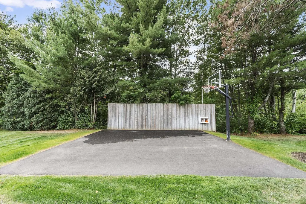 60 Weirs Road Gilford NH 03249