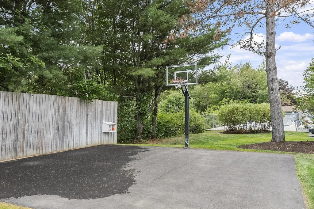60 Weirs Road Gilford NH 03249