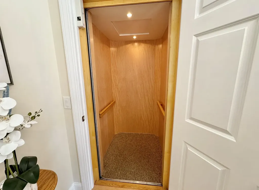 562 Nashua Street Seabrook NH 03874