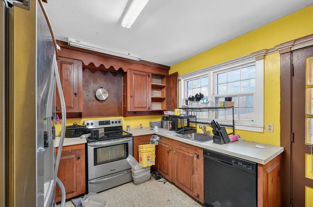 31 Bible Hill Road Bennington NH 03442
