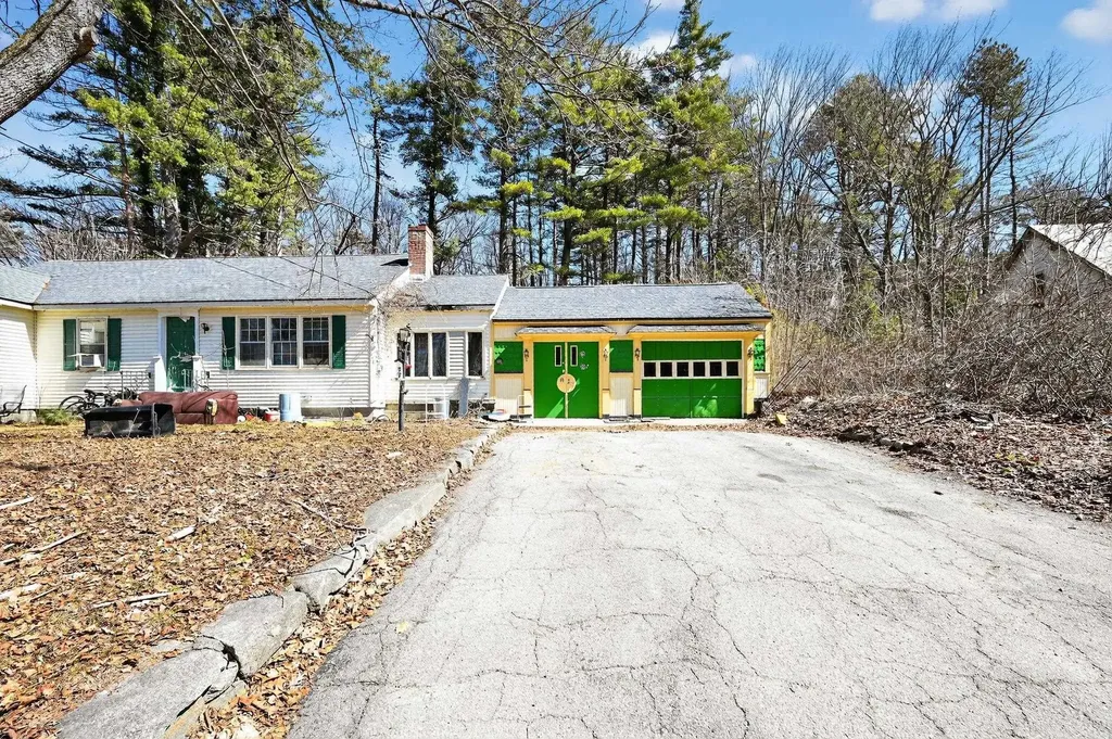 31 Bible Hill Road Bennington NH 03442