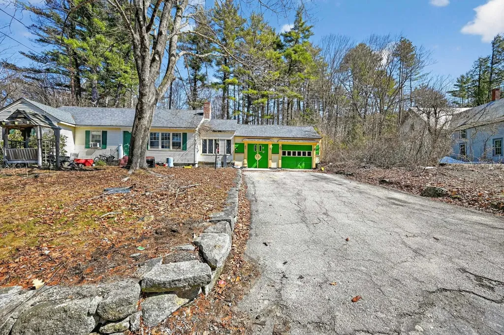 31 Bible Hill Road Bennington NH 03442