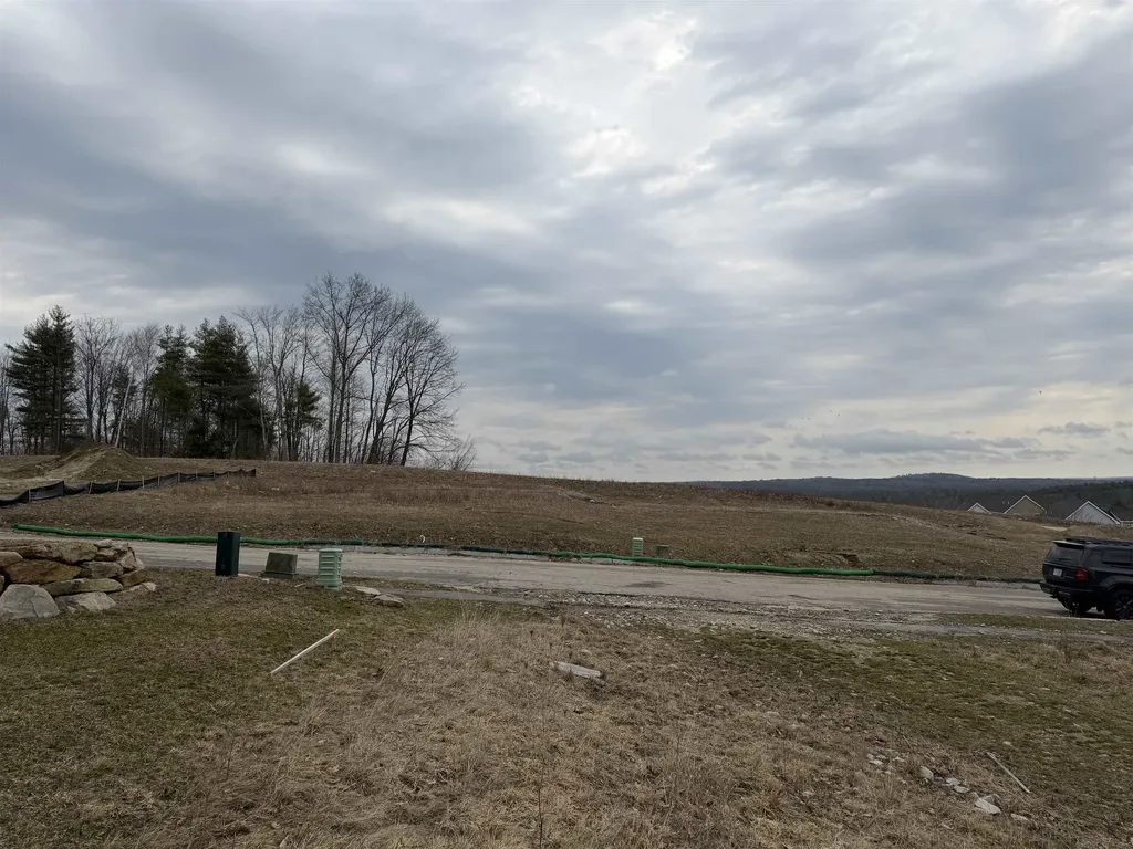 28 Eisenhower Drive Rochester NH 03867