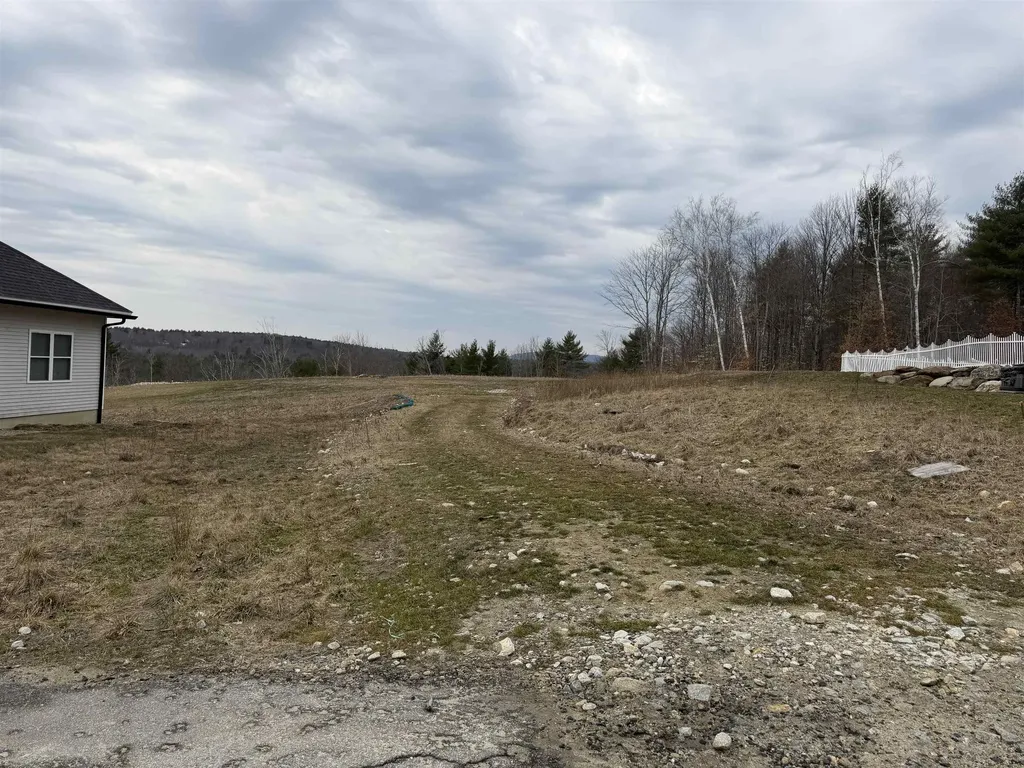 28 Eisenhower Drive Rochester NH 03867