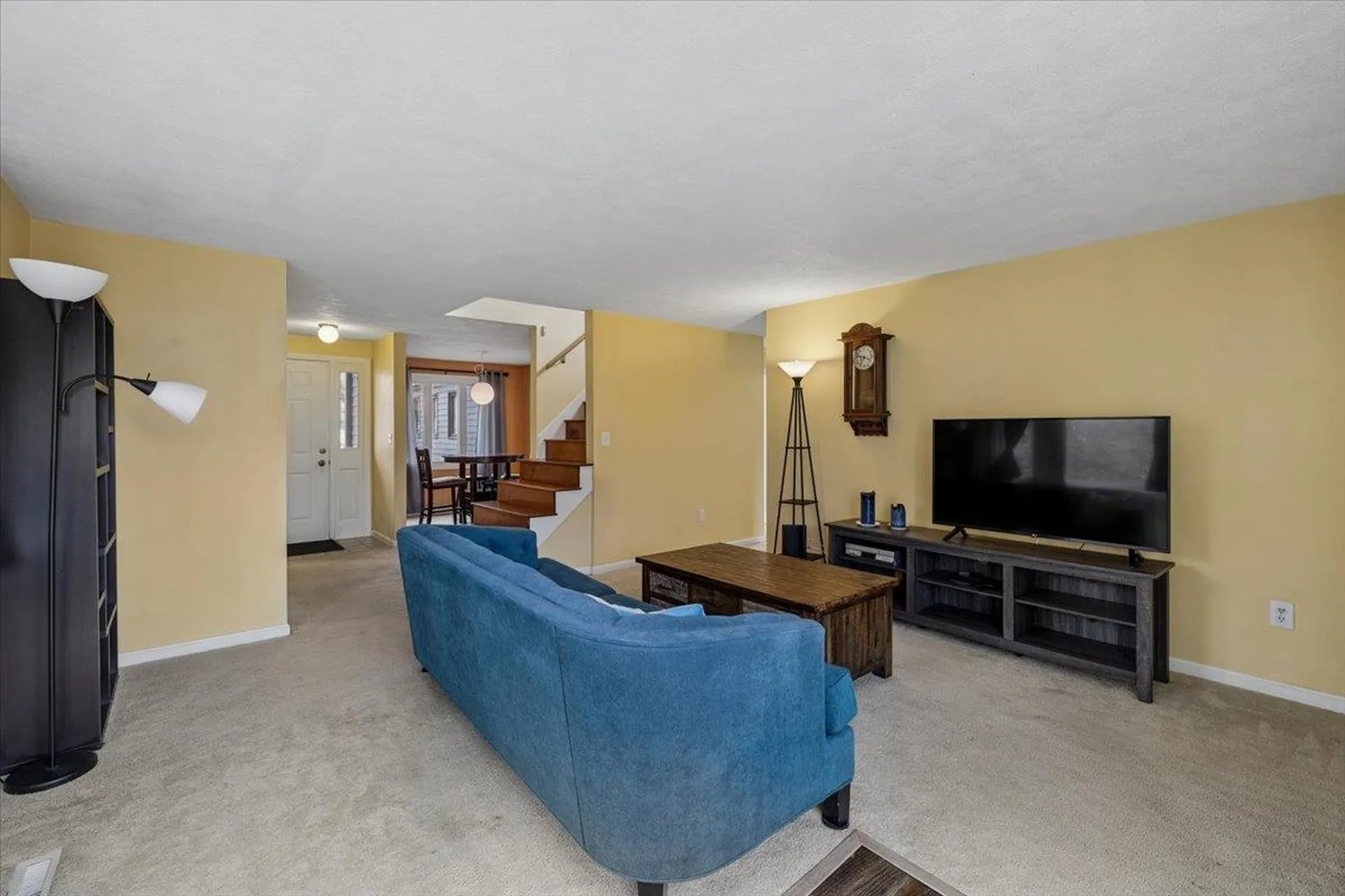 6 Duckford Circle Nashua NH 03063
