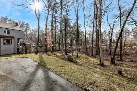 6 Duckford Circle Nashua NH 03063