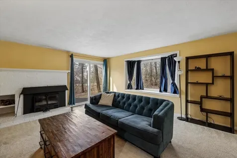 6 Duckford Circle Nashua NH 03063