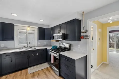 6 Duckford Circle Nashua NH 03063