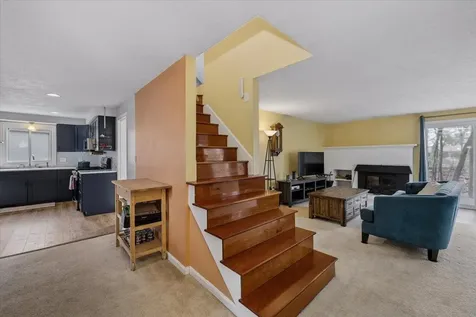 6 Duckford Circle Nashua NH 03063