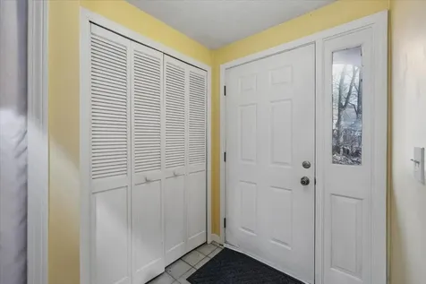 6 Duckford Circle Nashua NH 03063