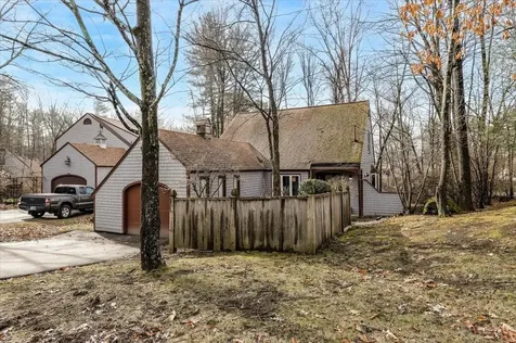 6 Duckford Circle Nashua NH 03063
