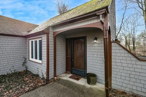 6 Duckford Circle Nashua NH 03063