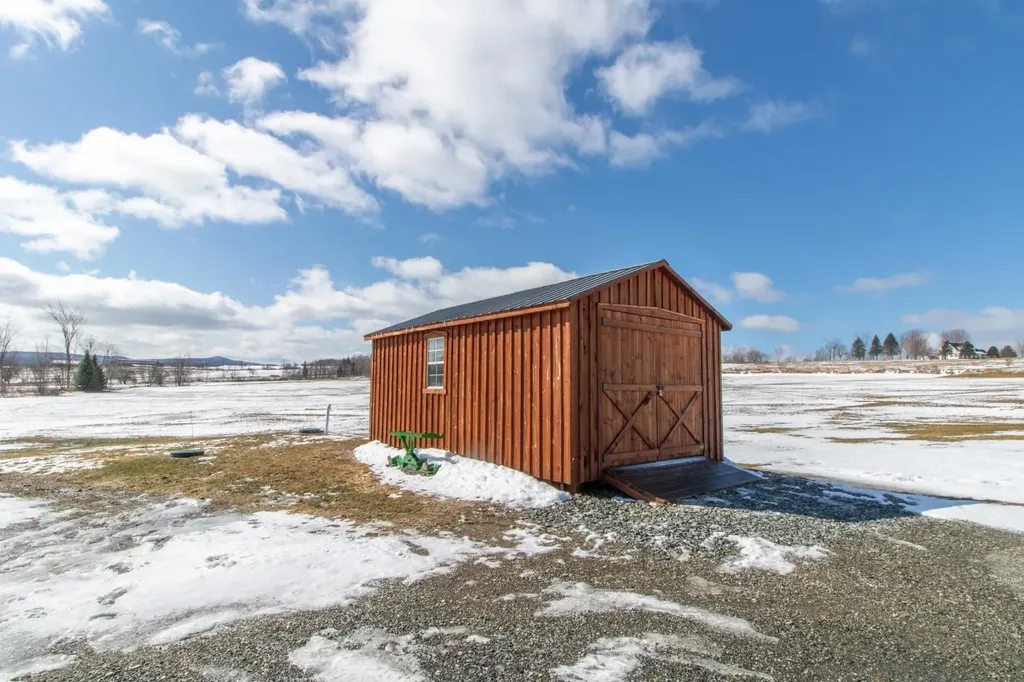 1501 Searles Road Newport Town VT 05857
