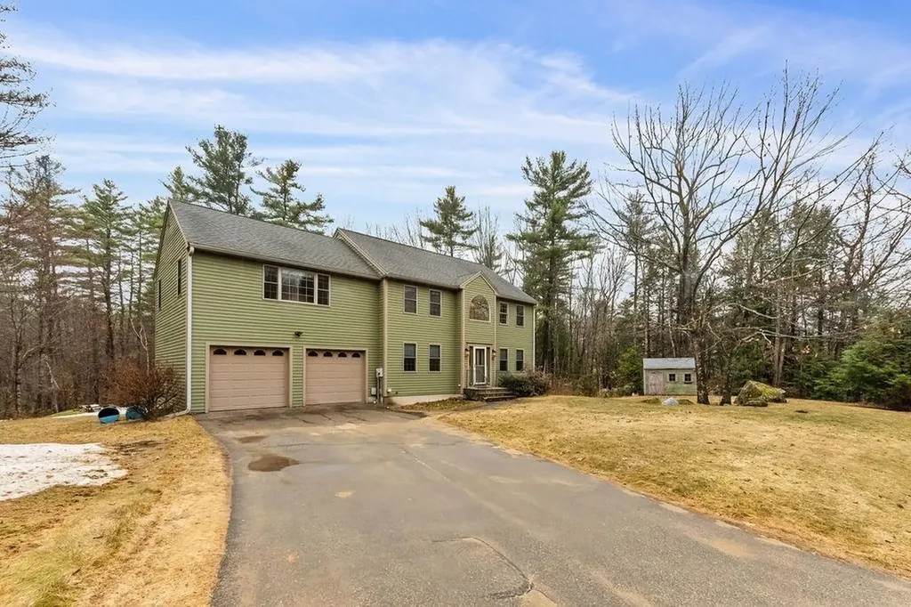 22 Lakewood Drive Alton NH 03810