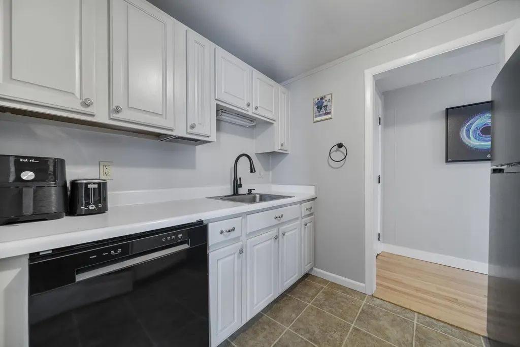 24 Seabury Avenue Hampton NH 03842