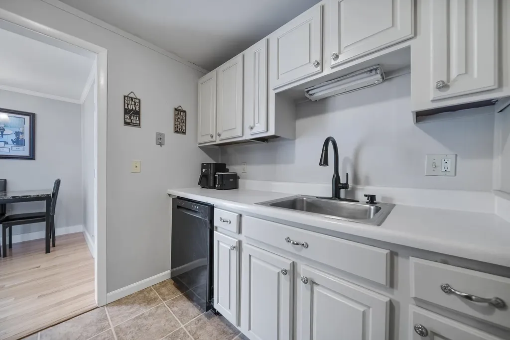 24 Seabury Avenue Hampton NH 03842