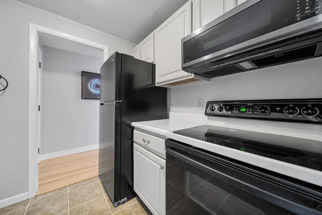 24 Seabury Avenue Hampton NH 03842