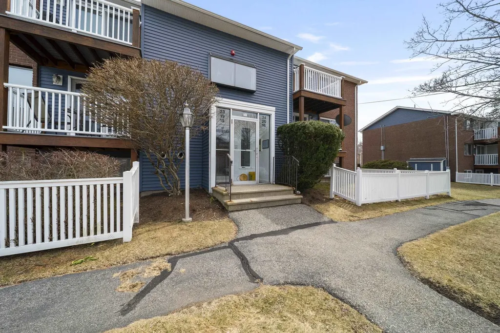 24 Seabury Avenue Hampton NH 03842